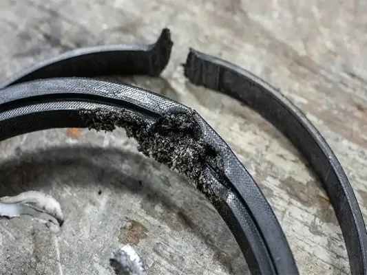 Goang-thuy-luc-bi-dut-hong