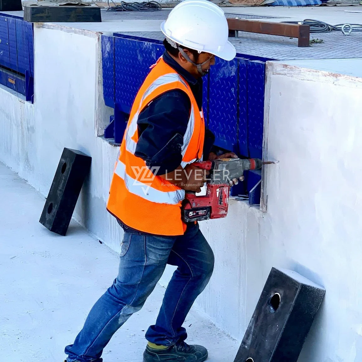 Thi công lắp đặt Sàn Nâng Thủy Lực