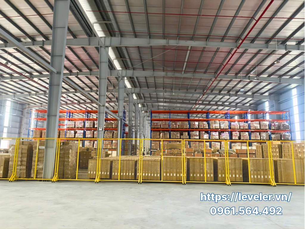 Hàng rào ngăn kho Viettel Post KCN Quang Minh