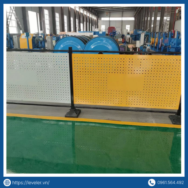 Hang-rao-duc-lo-cach-ly-nha-xuong-2