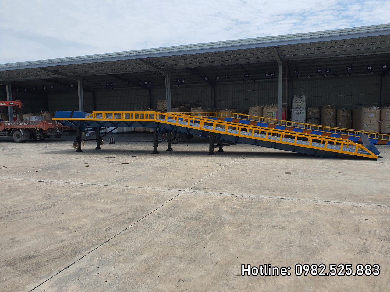 Cau-dan-xe-nang-len-container-12t-yenphong-BacNinh