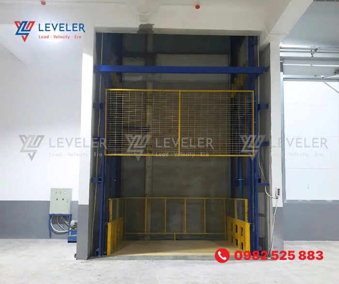 Thang nâng hàng thuỷ lực 3000kg LTNH3