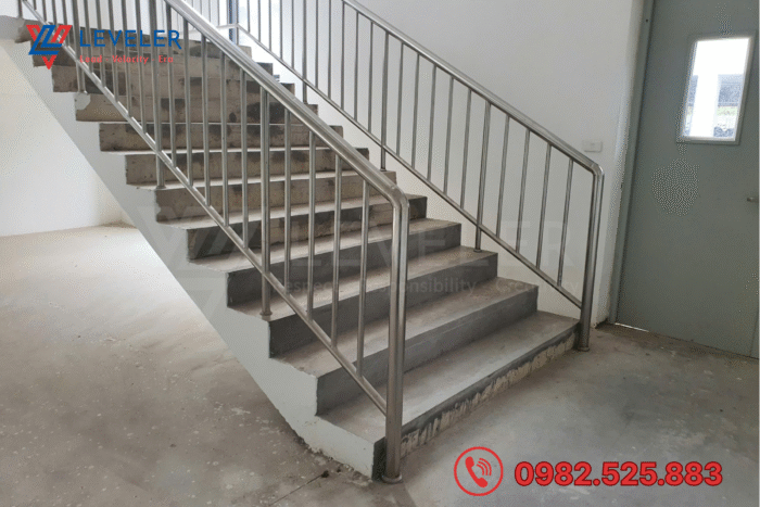 Lan can cầu thang inox dành cho nhà máy