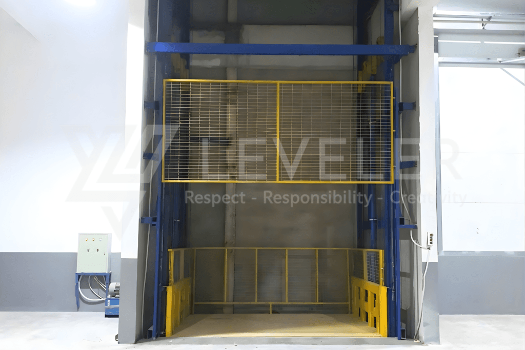 Cửa trượt dọc thang nâng hàng LEVELER