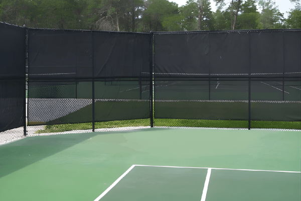 Hàng rào kết hợp lưới chắn gió