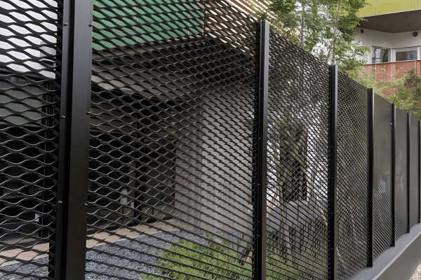 Hàng rào lưới mắt cáo thẩm mỹ