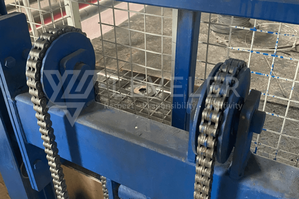 Xích kéo trong thang nâng hàng thuỷ lực LEVELER
