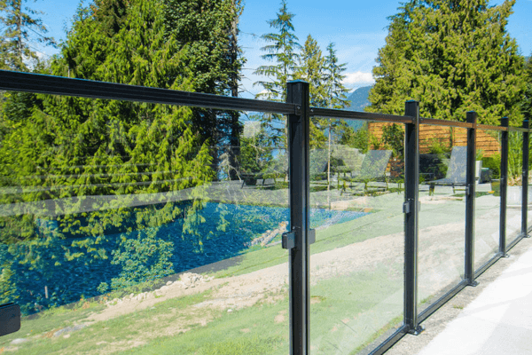 Hàng rào kính cường lực