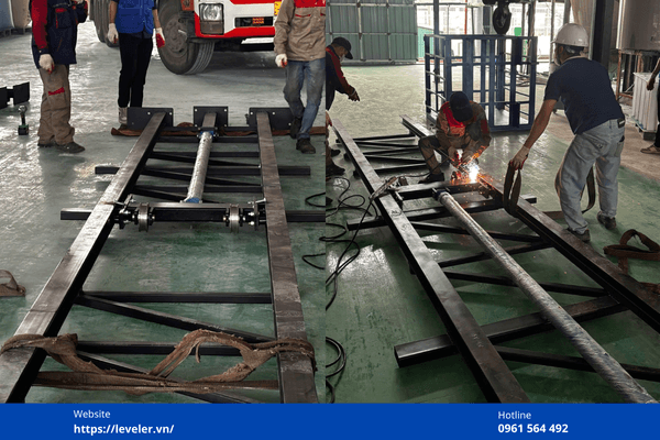 Quy trình thi công và lắp đặt thang nâng hàng tại nhà mát V-TEK